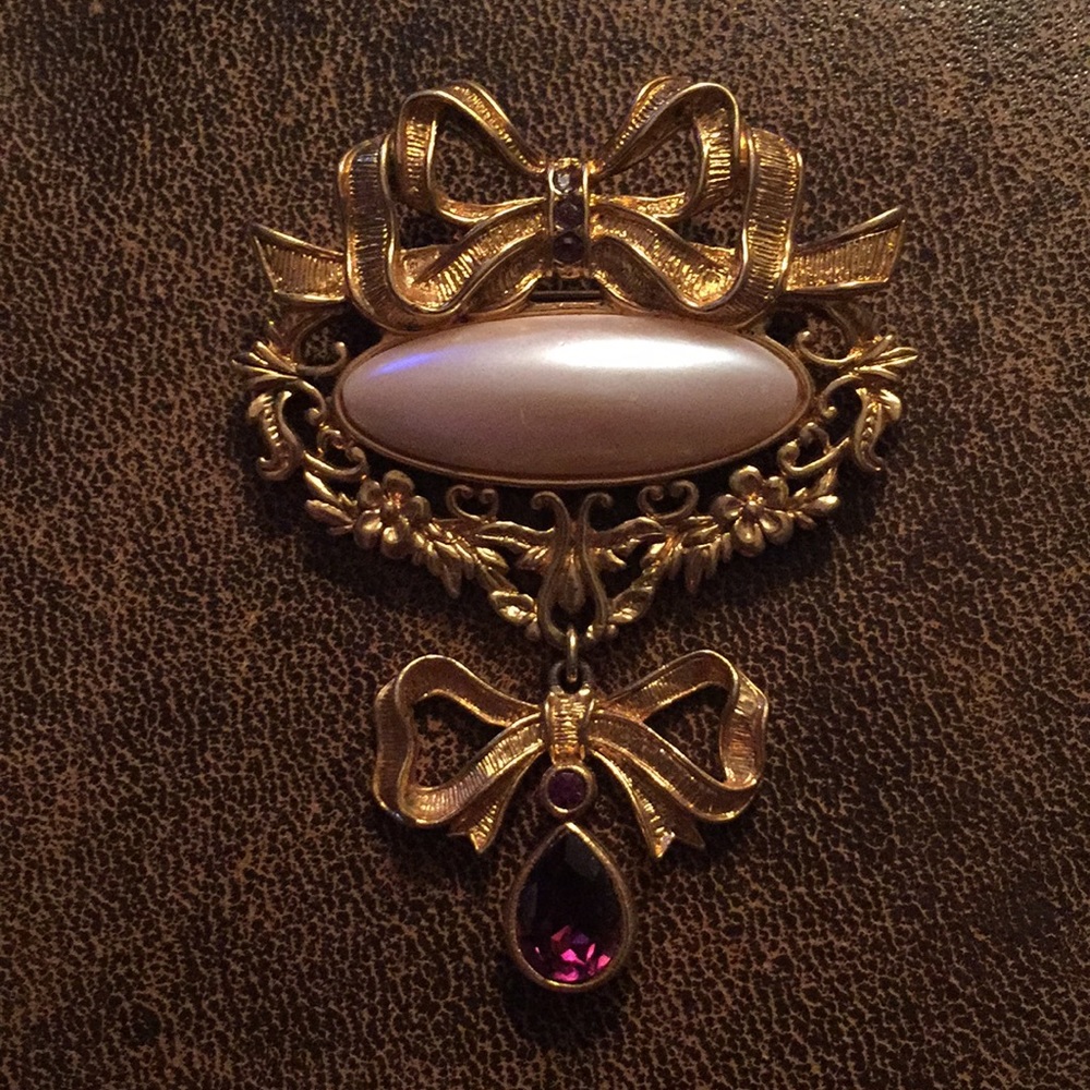 Brooch, unique Costume jewelry